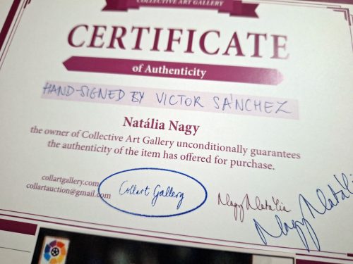 Victor Sanchez (Barcelona,Spanyol Bajnok) labdarúgó aláírása hitelesítéssel fotón