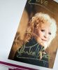 Petula Clark (Énekesnő) által dedikált fénykép hitelesítő tanúsítvánnyal