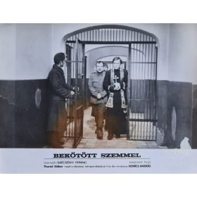 Bekötött szemmel vitrinkép, filmfotó, 1975