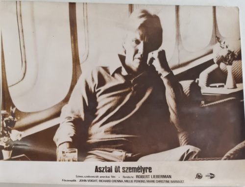 Asztal öt személyre vitrinkép, filmfotó, 1983