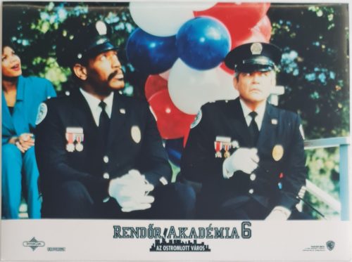 Rendőrakadémia VI., Az ostromlott város vitrinkép, filmfotó, 1989