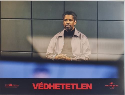 Védhetetlen vitrinkép, filmfotó, 2012