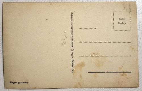 Gyöngyös (?) Artista kötéljáró a kötélen asztalt és székes cipelve 1940k. Az artista aláírásával