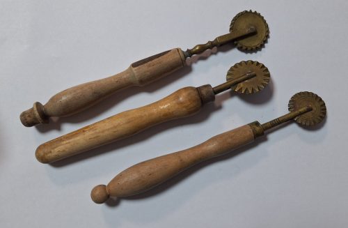 3 db. Antik tésztavágó részben réz és fa