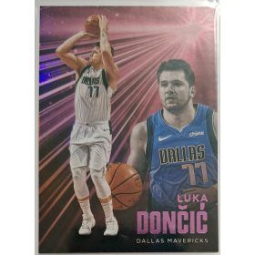 Luka Doncic NBA Essentials Pink 2020-2021 kosárlabdakártya