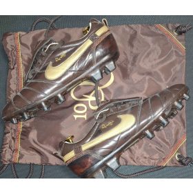   Nike Ronaldinho R10 FG Black/Gold Focicipő saját zsákjában (Használt)